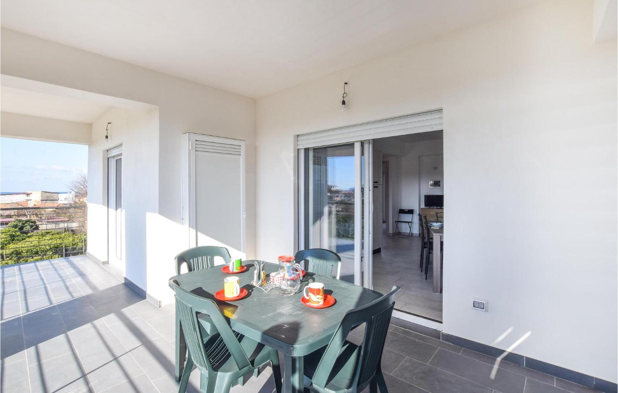 2 Bedroom Cozy In Marina Appartamento